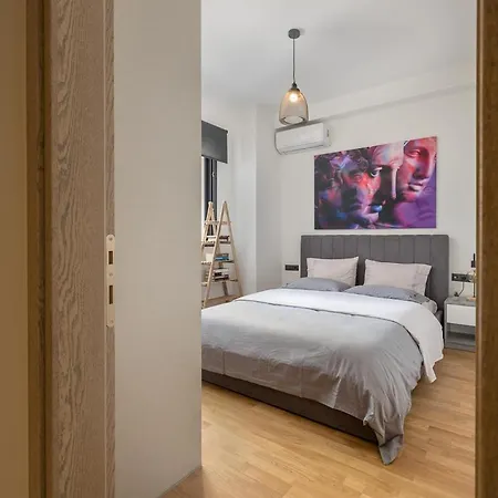 Icarus Apartment *
