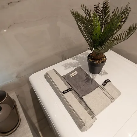 Icarus Apartment