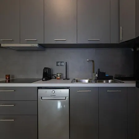 Apartment Icarus